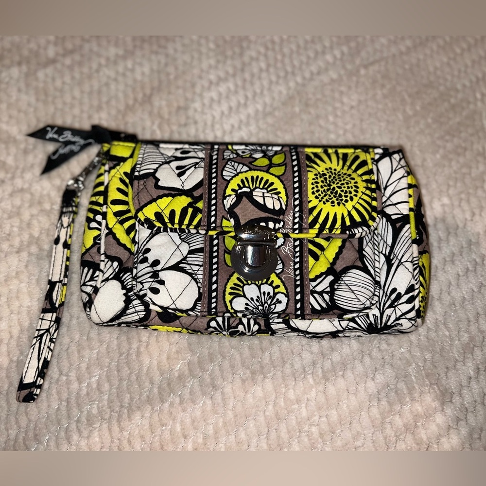 💚🖤𝑽𝑬𝑹𝑨 𝑩𝑹𝑨𝑫𝑳𝑬𝒀💛🖤 Pushlock Wristlet - Picture 3 of 10